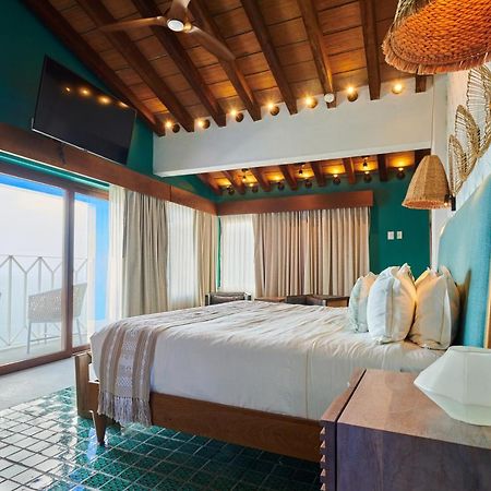 Hotel Luxury Patio Azul (Adults Only) Пуэрто-Вальярта Экстерьер фото Suite at the Hotel Habitas