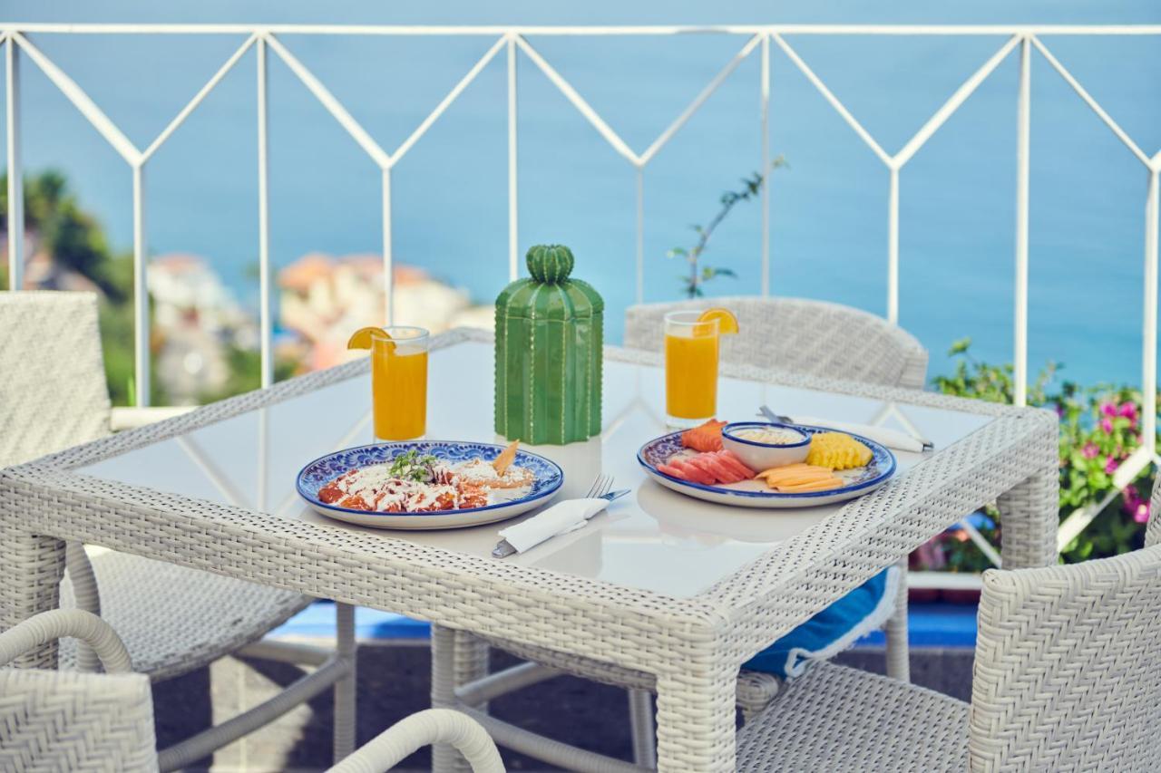 Hotel Luxury Patio Azul (Adults Only) Пуэрто-Вальярта Экстерьер фото A typical breakfast
