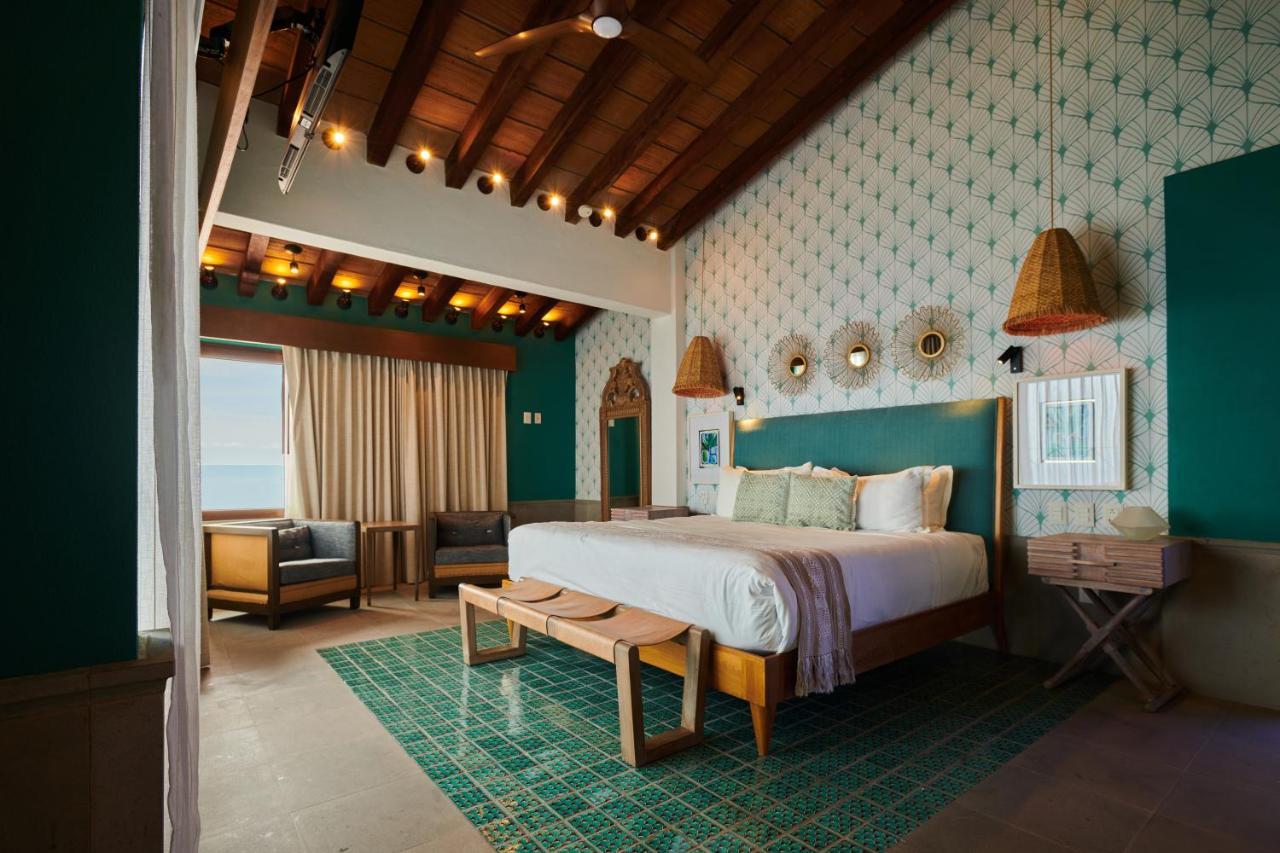 Hotel Luxury Patio Azul (Adults Only) Пуэрто-Вальярта Экстерьер фото A bedroom at the hotel