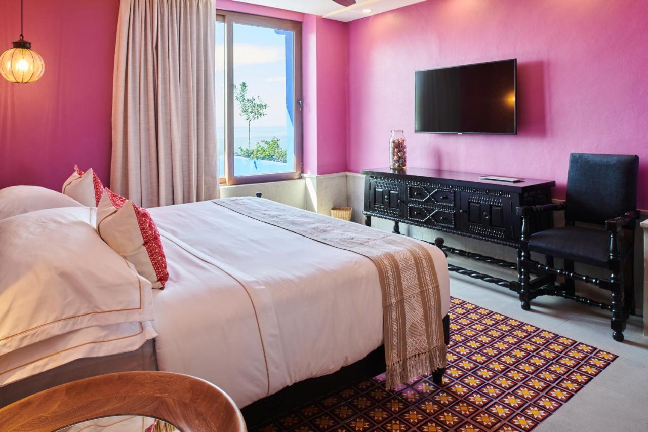 Hotel Luxury Patio Azul (Adults Only) Пуэрто-Вальярта Экстерьер фото A bedroom at the hotel