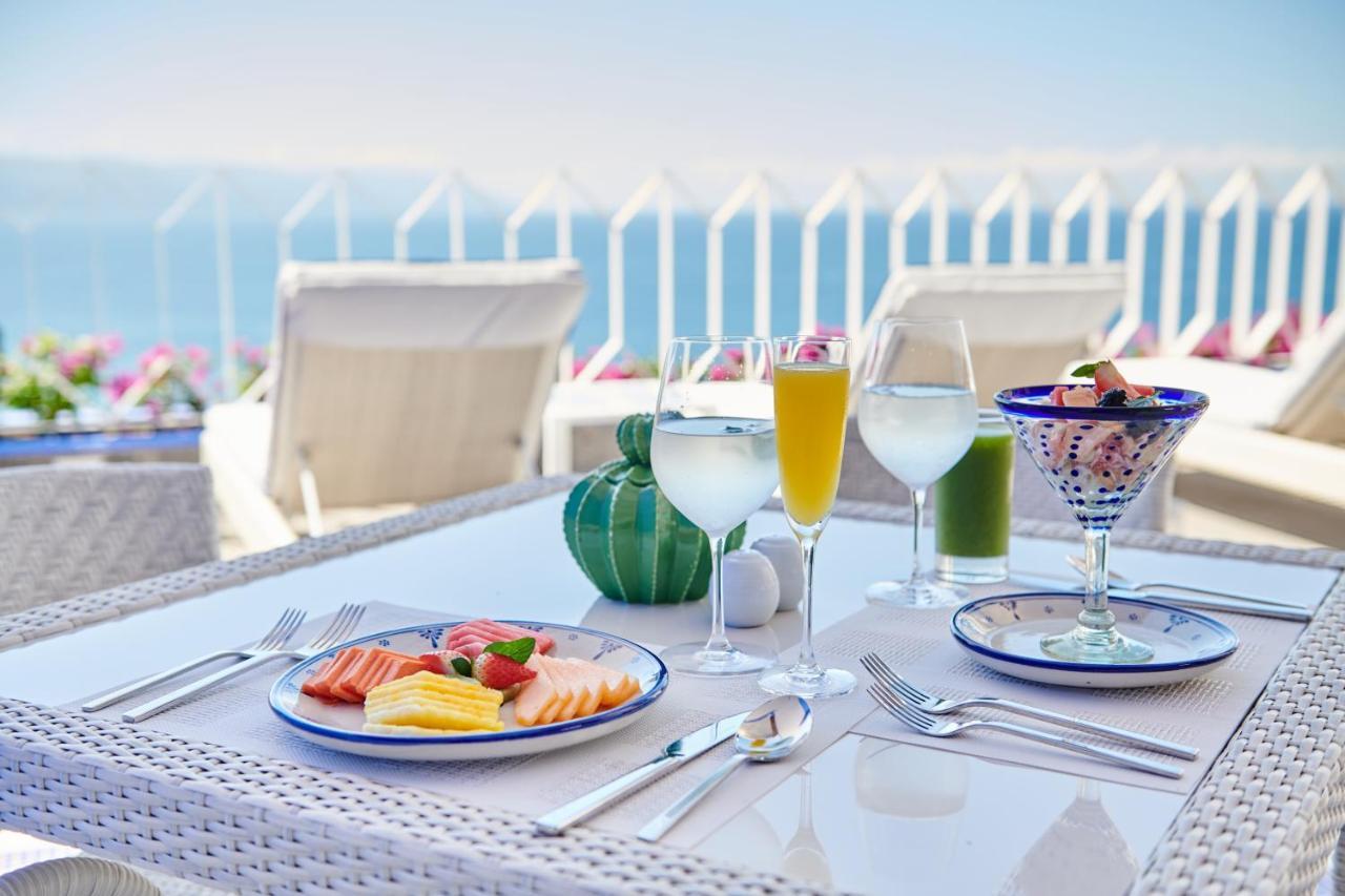 Hotel Luxury Patio Azul (Adults Only) Пуэрто-Вальярта Экстерьер фото A table set for breakfast