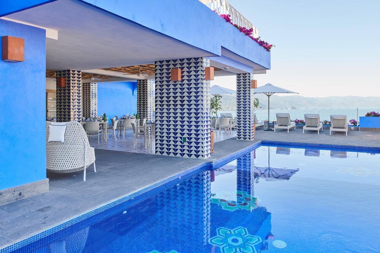 Hotel Luxury Patio Azul (Adults Only) Пуэрто-Вальярта Экстерьер фото The pool at the hotel