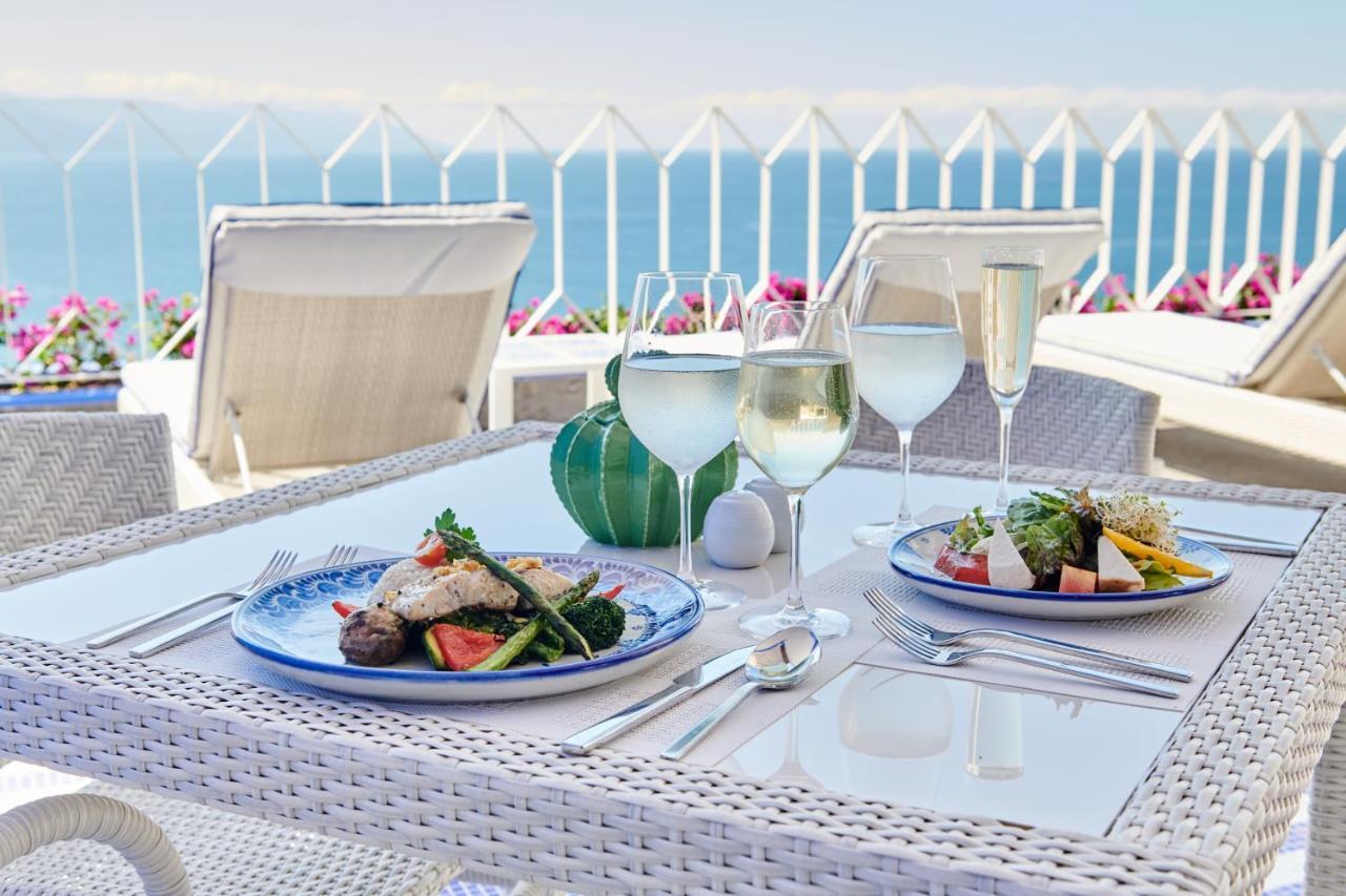 Hotel Luxury Patio Azul (Adults Only) Пуэрто-Вальярта Экстерьер фото A typical Mediterranean lunch